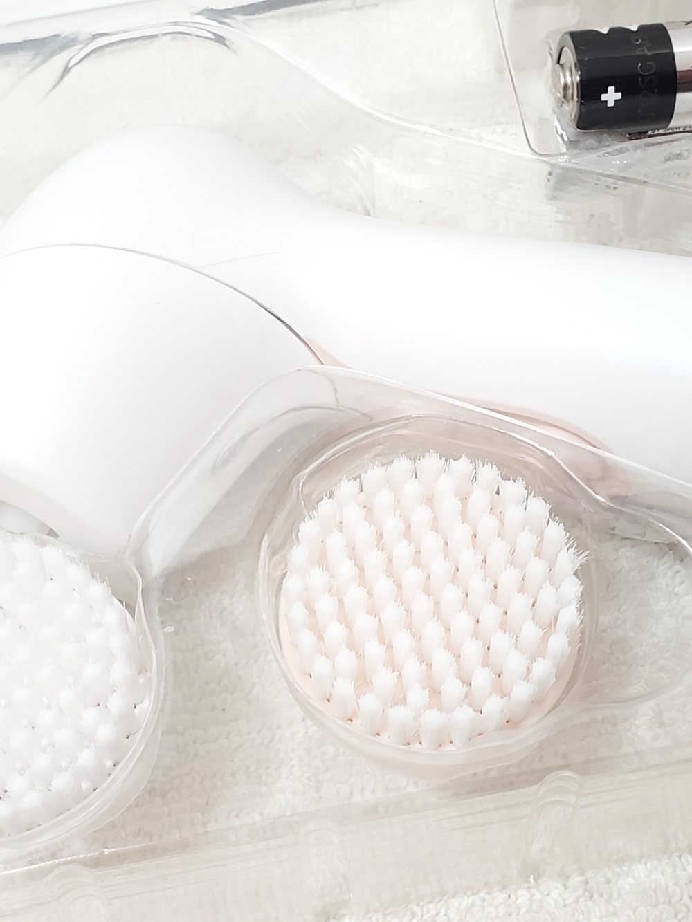 Mary Kay Skinvigorate Cleansing Brush Set New Open Box Complete Two AA Batteries - Picture 3 of 9